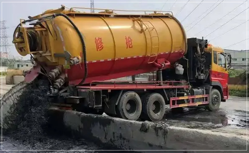 于洪区污水池清理